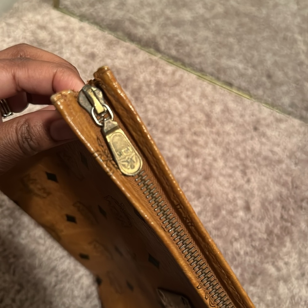 MCM Clutch - Picture 5 of 9